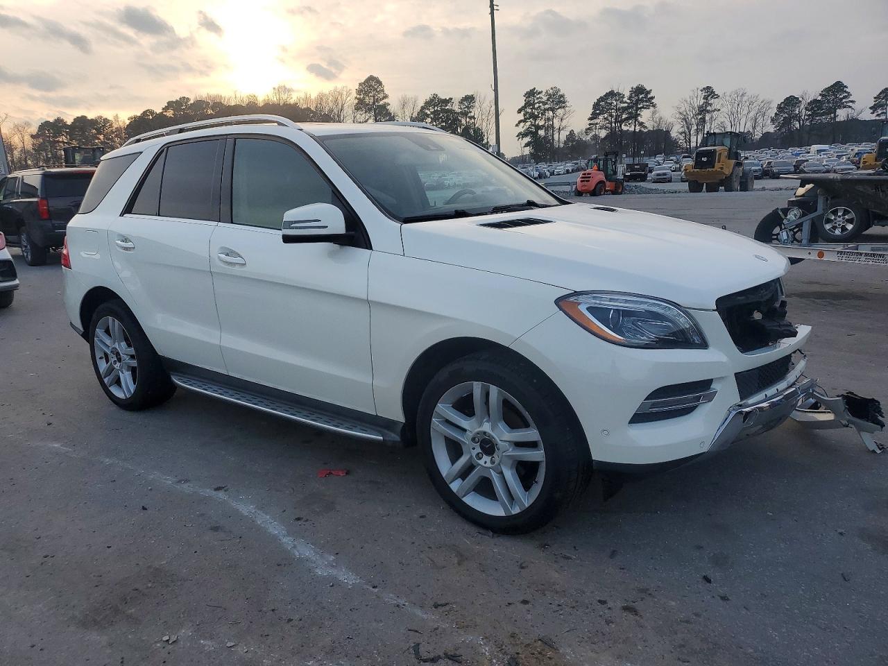 2015 Mercedes-Benz M-class VIN 4JGDA5JB8FA509683 photo 4