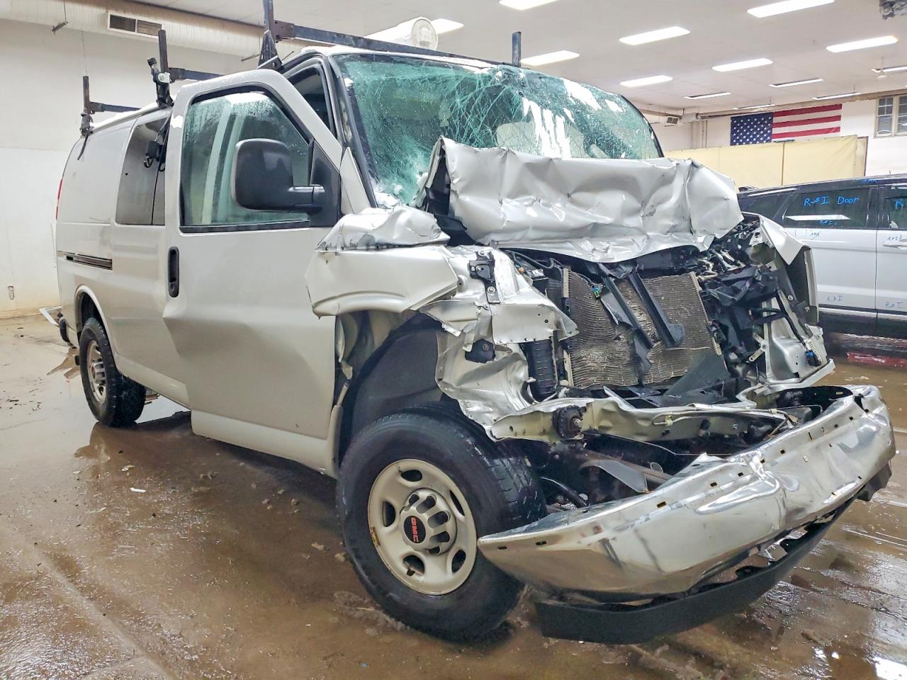 2018 GMC Savana VIN 1GTW7AFP0J1185470 photo 4