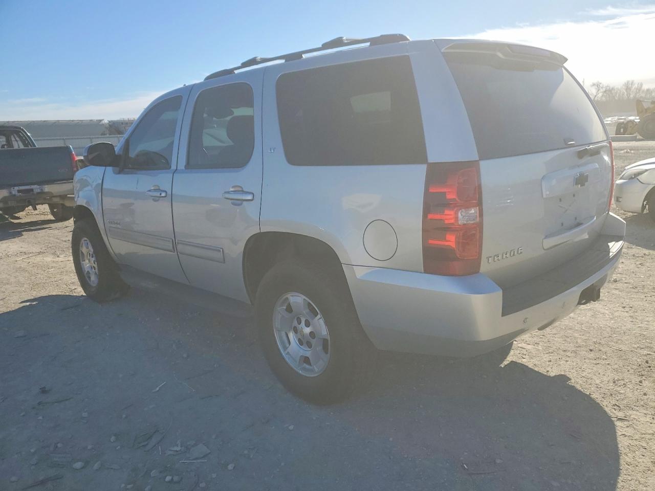 2012 Chev Tahoe VIN 1GNSCBE00CR141212 photo 2