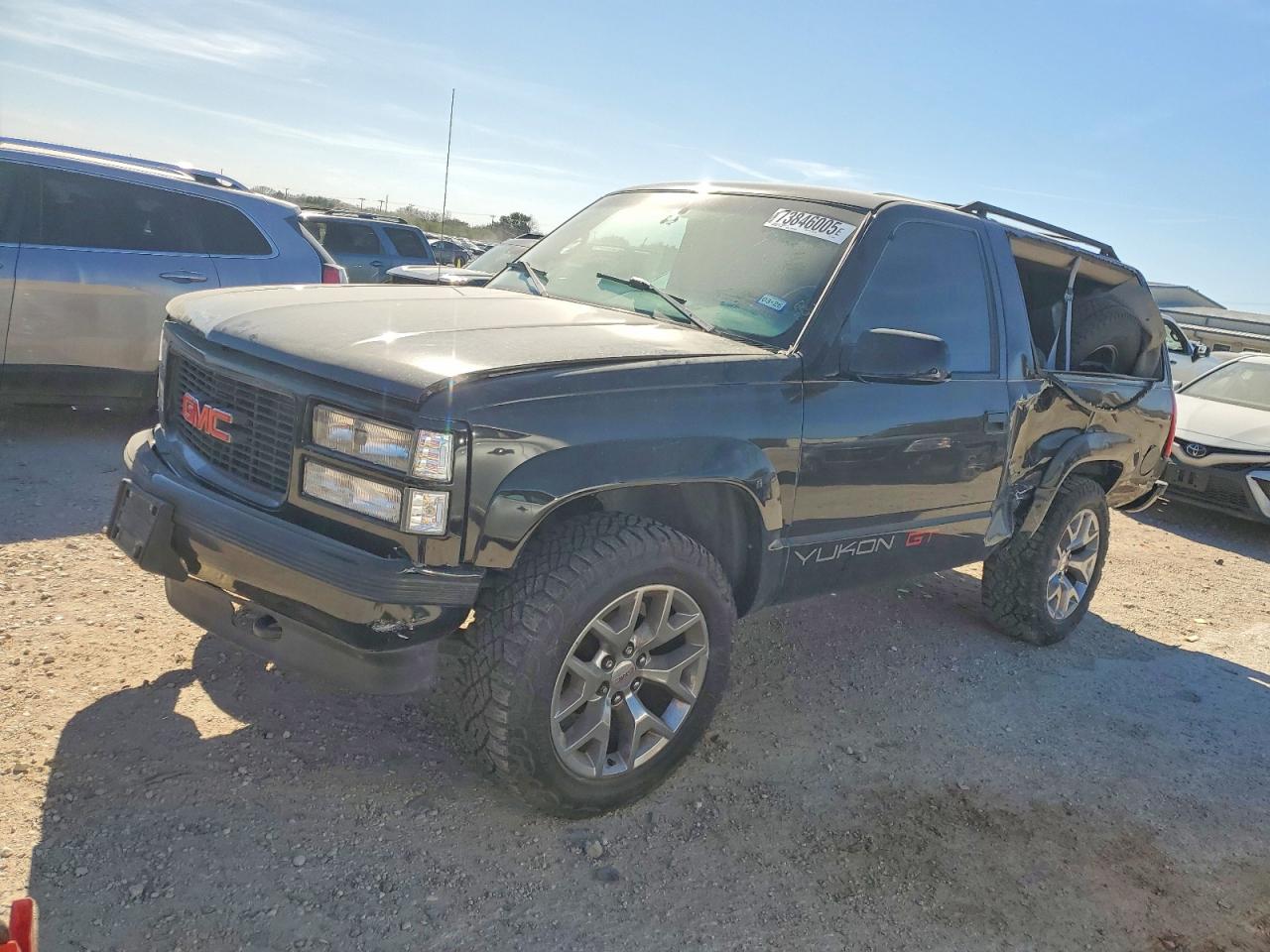 1996 GMC Yukon VIN 3GKEK18R2TG504496 photo 1