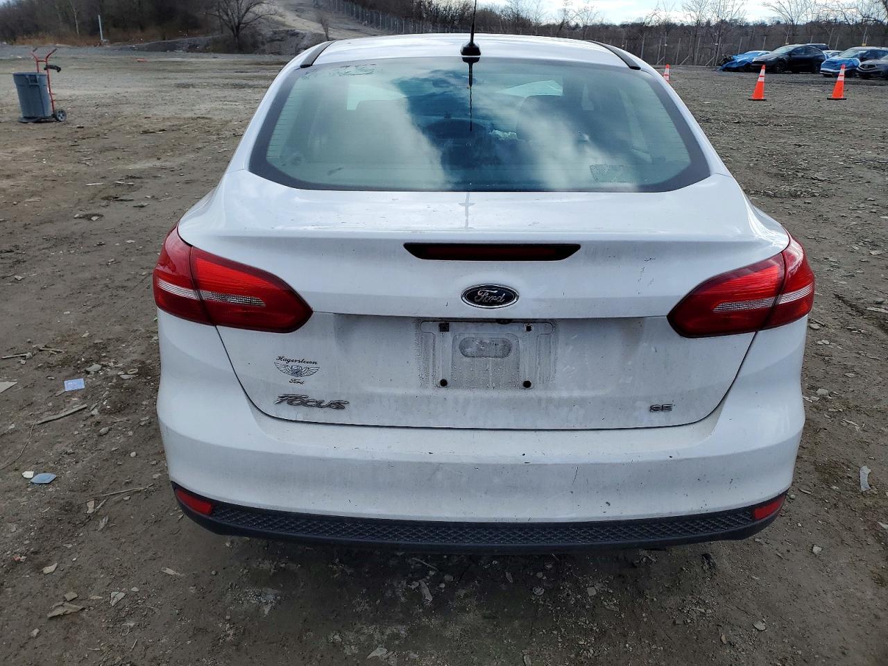 2018 Ford Focus VIN 1FADP3F23JL206071 photo 6