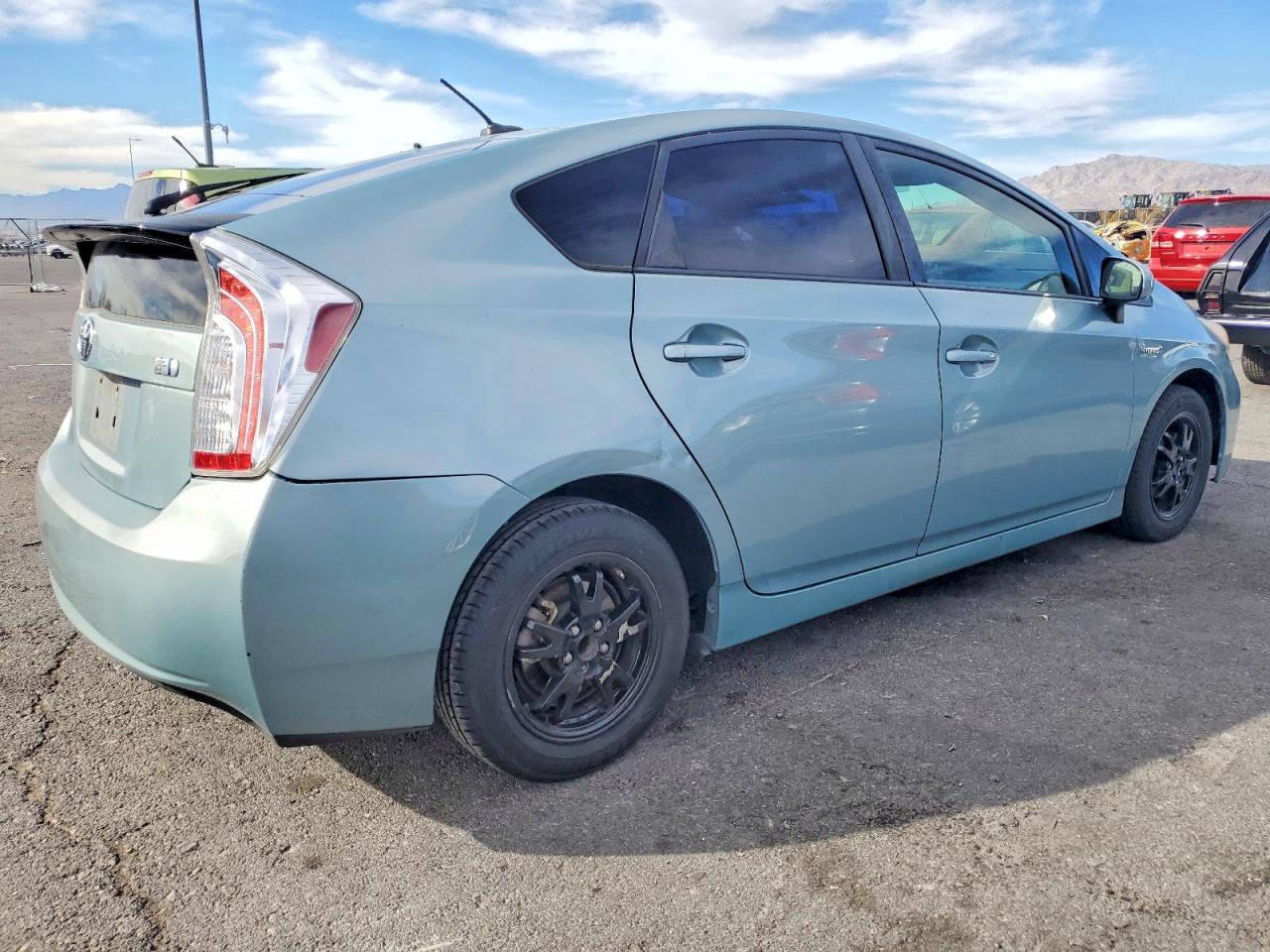 2013 Toyota Prius VIN JTDKN3DU8D5664841 photo 3