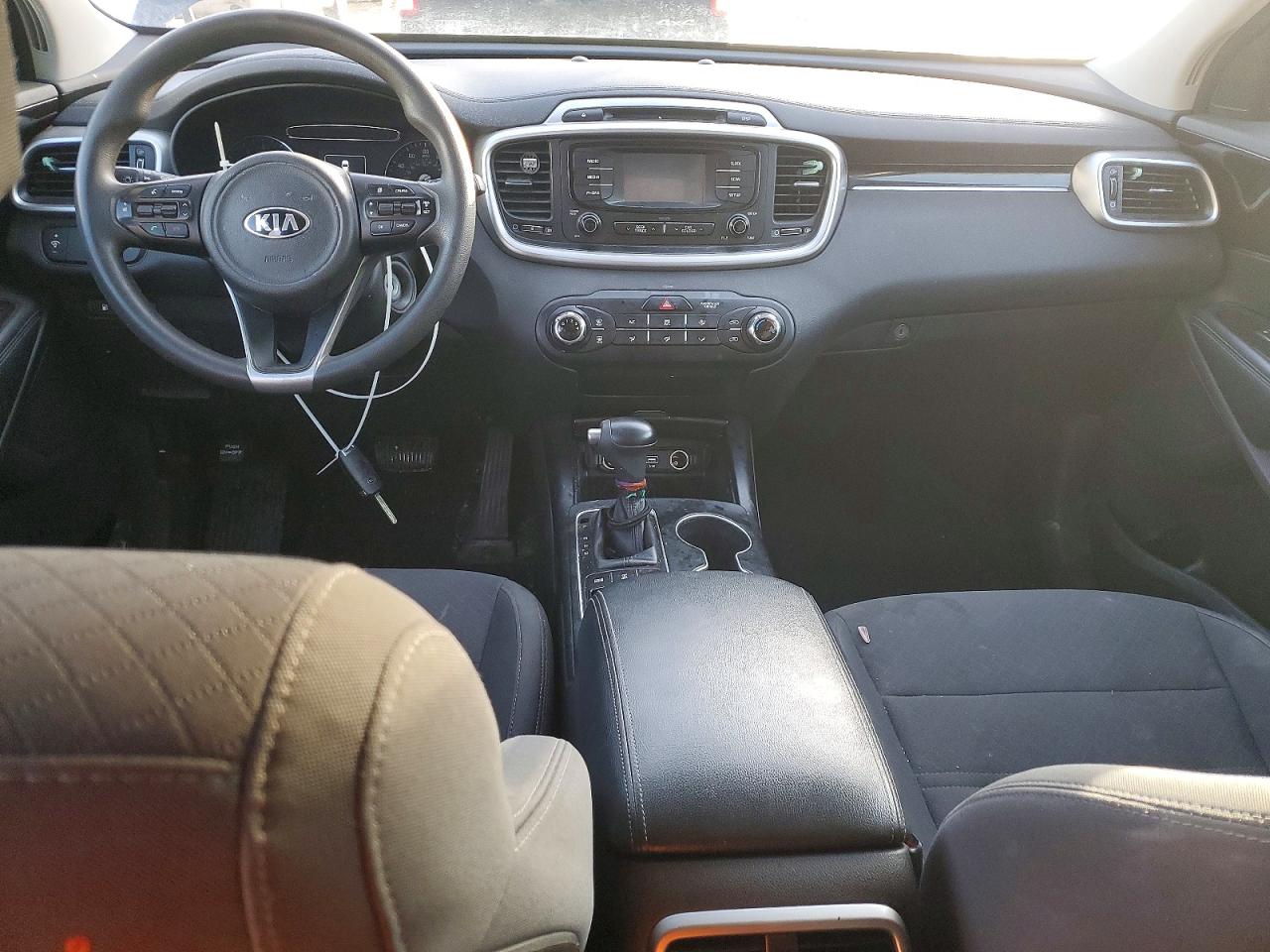 2018 Kia Sorento VIN 5XYPGDA50JG399404 photo 8