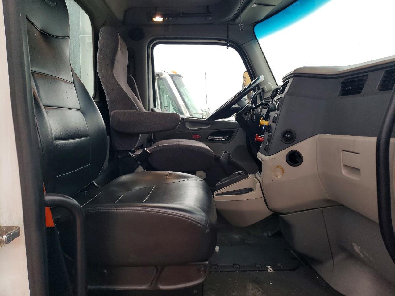 2018 PETERBILT All models VIN 1XPBAP8X2JD446515 photo 5