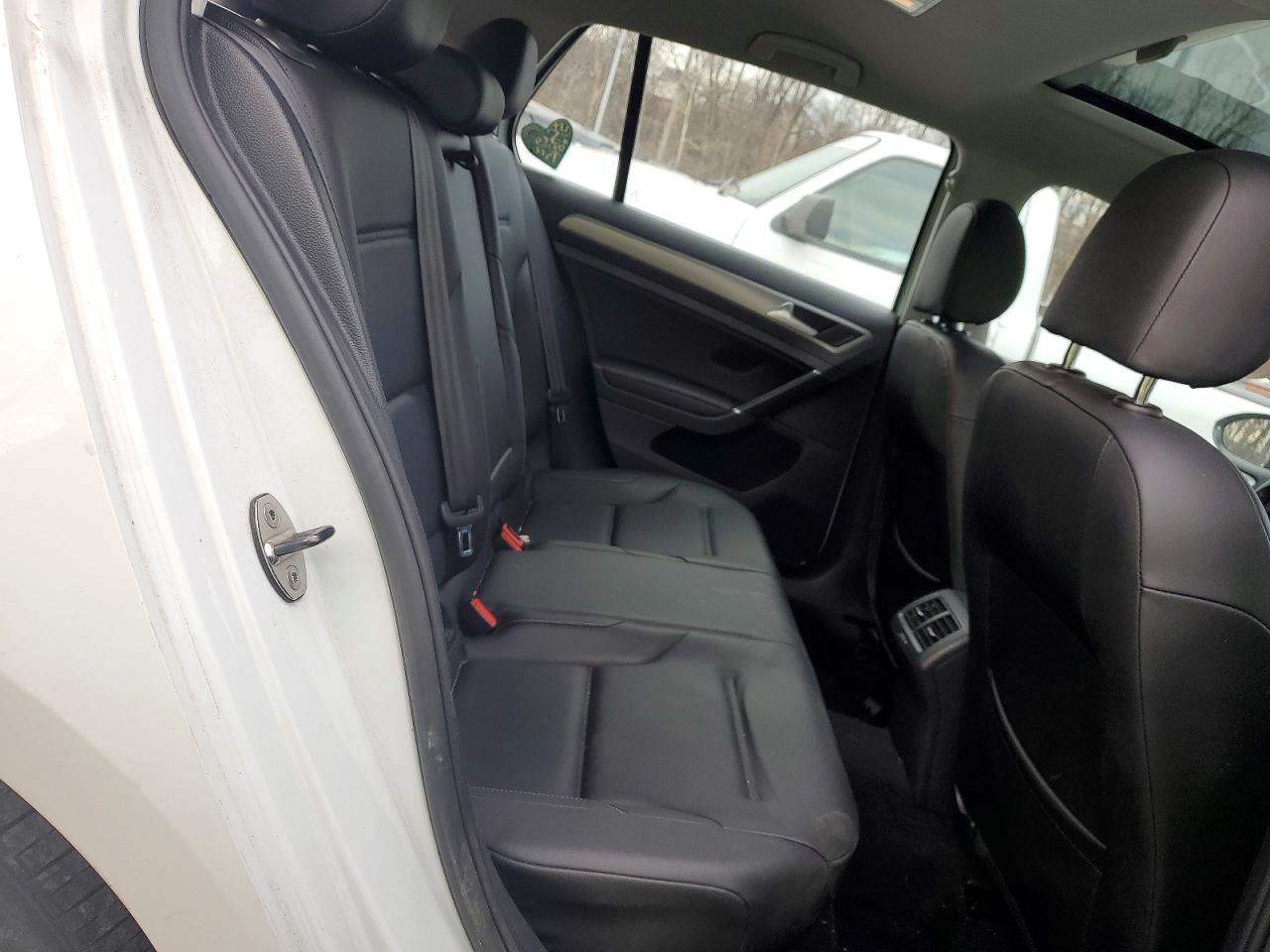 2017 Volkswagen Golf VIN 3VW117AU3HM031146 photo 10