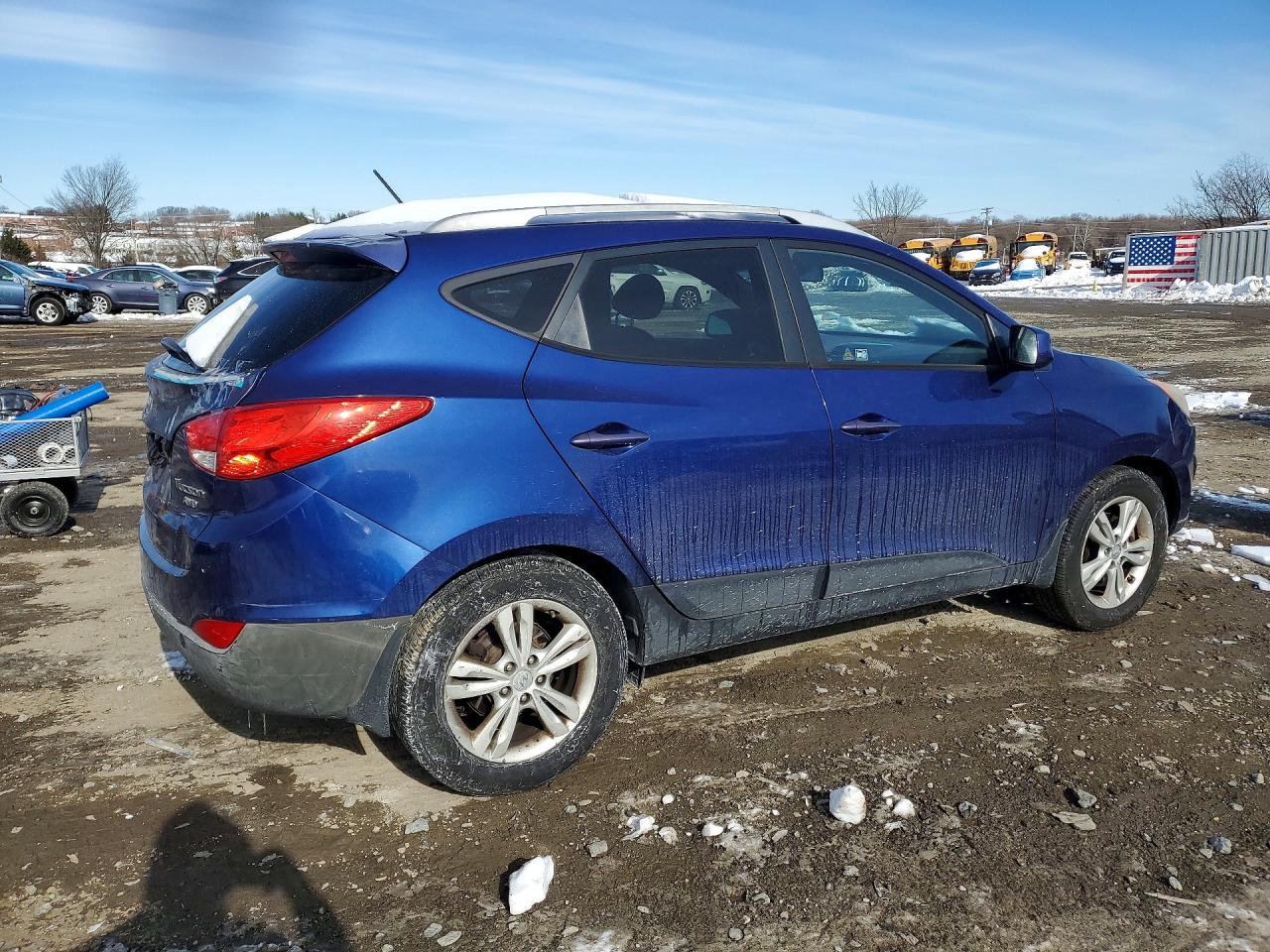 2011 Hyundai Tucson VIN KM8JUCAC5BU132164 photo 3