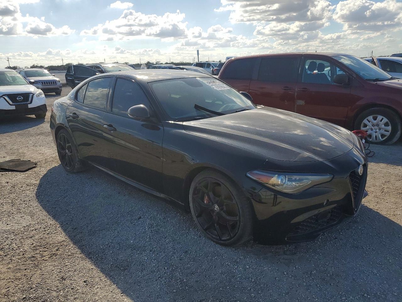 2019 Alfa Giulia VIN ZARFAMAN4K7622772 photo 4