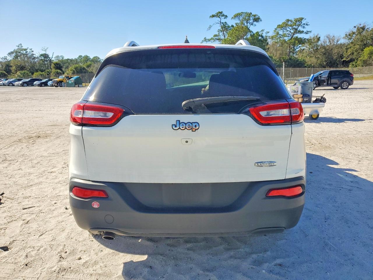2016 Jeep Grand cher VIN 1C4PJLCBXGW294976 photo 6