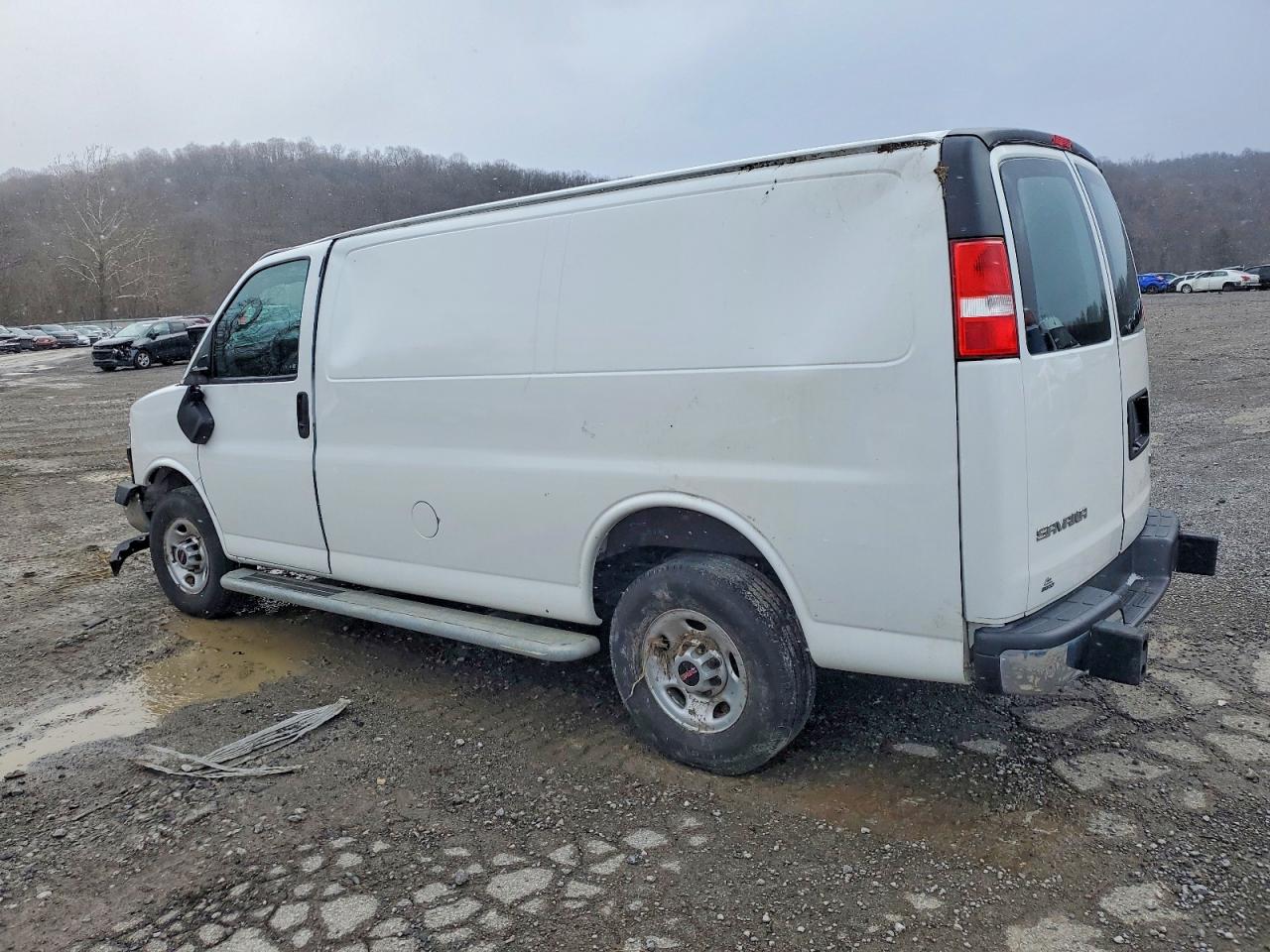 2022 GMC Savana VIN 1GTW7AFP5N1168380 photo 2
