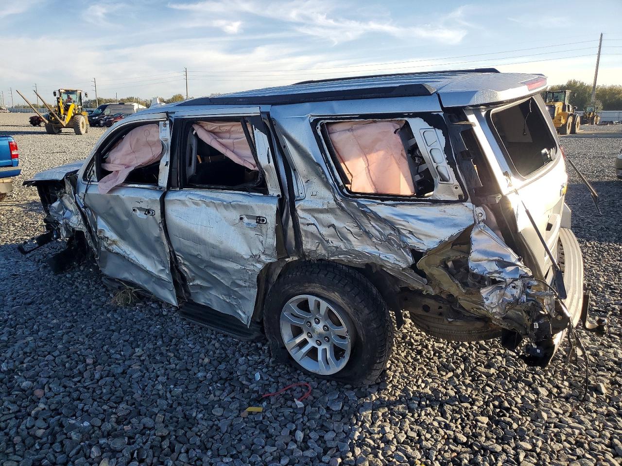 2019 Chevrolet Tahoe VIN 1GNSKBKC6KR366816 photo 2