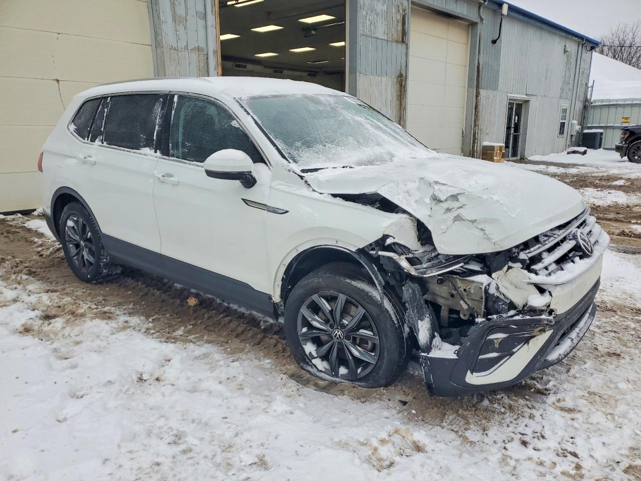 2024 Volkswagen Tiguan VIN 3VV2B7AX7RM005103 photo 4