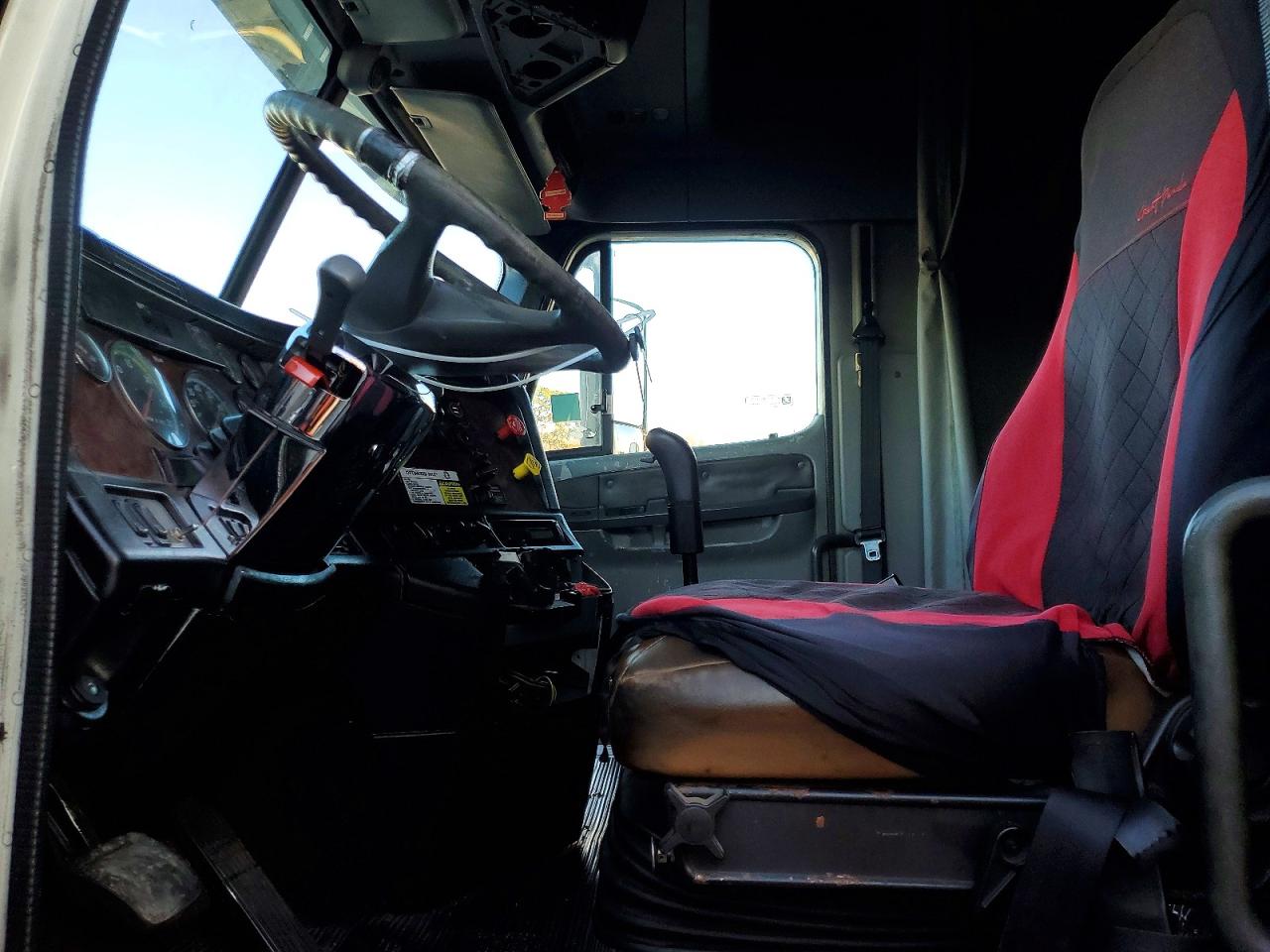 2000 FREIGHTLINER All other VIN 1FUYSSEB1YLB64933 photo 5