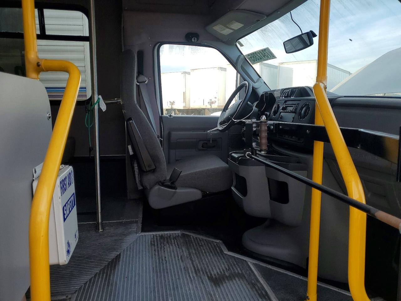 2015 Ford Econoline VIN 1FDFE4FS9FDA02872 photo 5