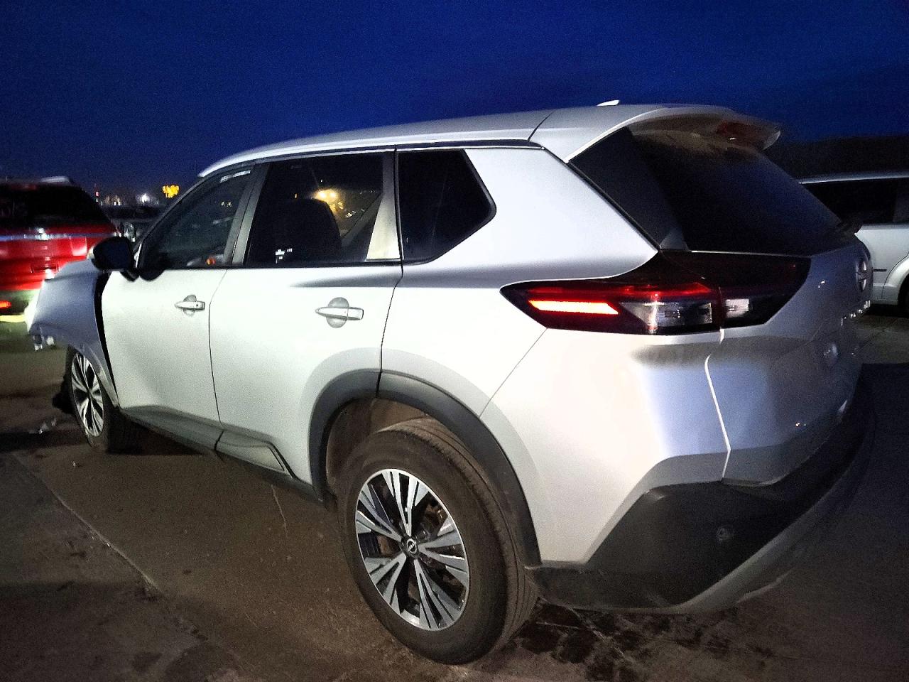 2022 NISS Rogue VIN 5N1BT3BB1NC672585 photo 2