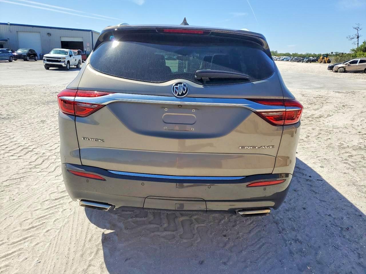 2018 Buick Enclave VIN 5GAERBKW1JJ142802 photo 6