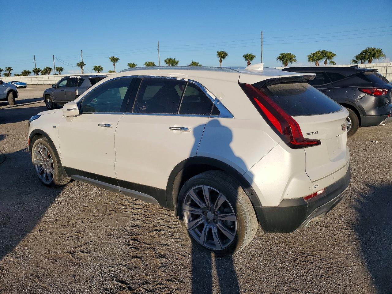 2019 Cadillac Xt4 VIN 1GYFZCR48KF206877 photo 2