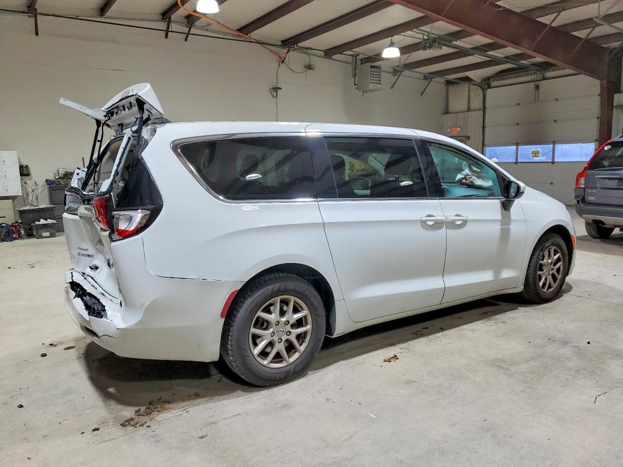 2021 Chrysler Minivan VIN 2C4RC1CG7MR543970 photo 3