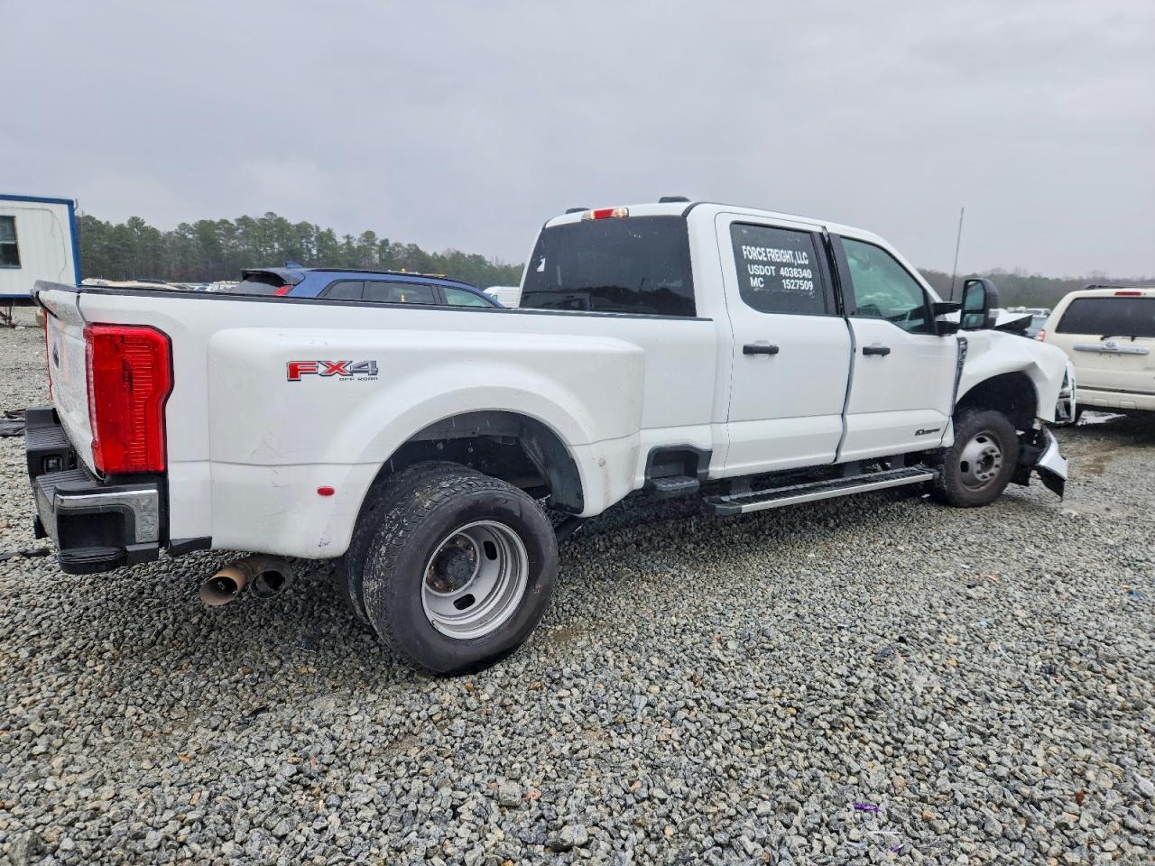 2024 Ford F350 VIN 1FT8W3DTXRED20207 photo 3