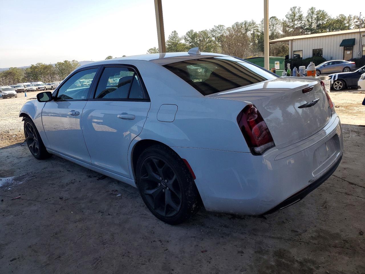 2022 Chrysler 300 VIN 2C3CCAAG4NH236745 photo 2