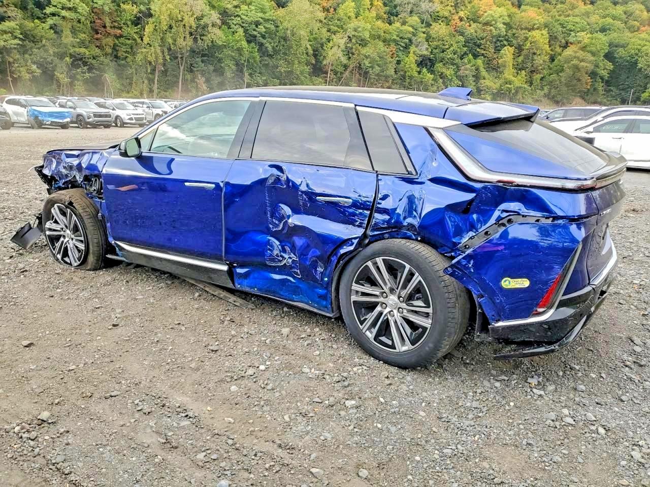 2024 Cadillac Lyriq luxu VIN 1GYKPPRL0RZ139476 photo 2