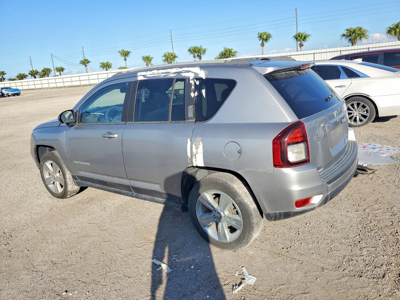 2016 Jeep Compass VIN 1C4NJCBA3GD611556 photo 2