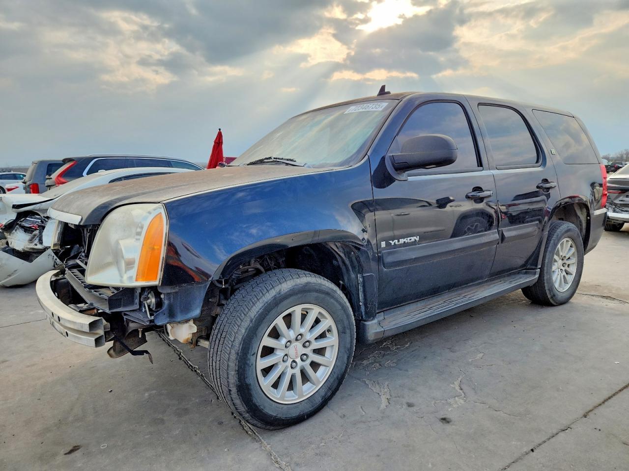 2008 GMC Yukon VIN 1GKFC13548R250030 photo 1