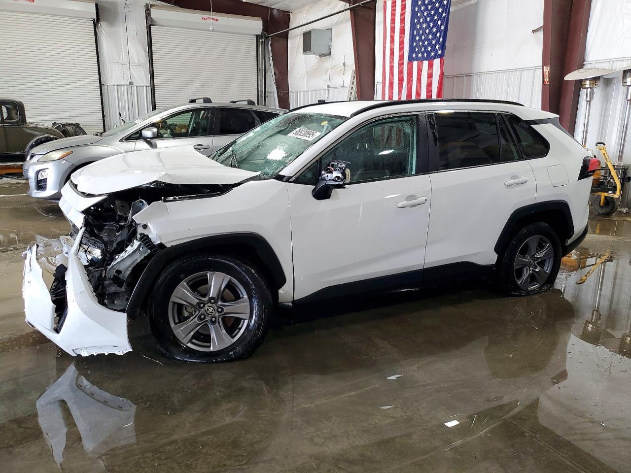2024 Toyota Rav4 VIN 2T3P1RFV4RC395930 photo 1