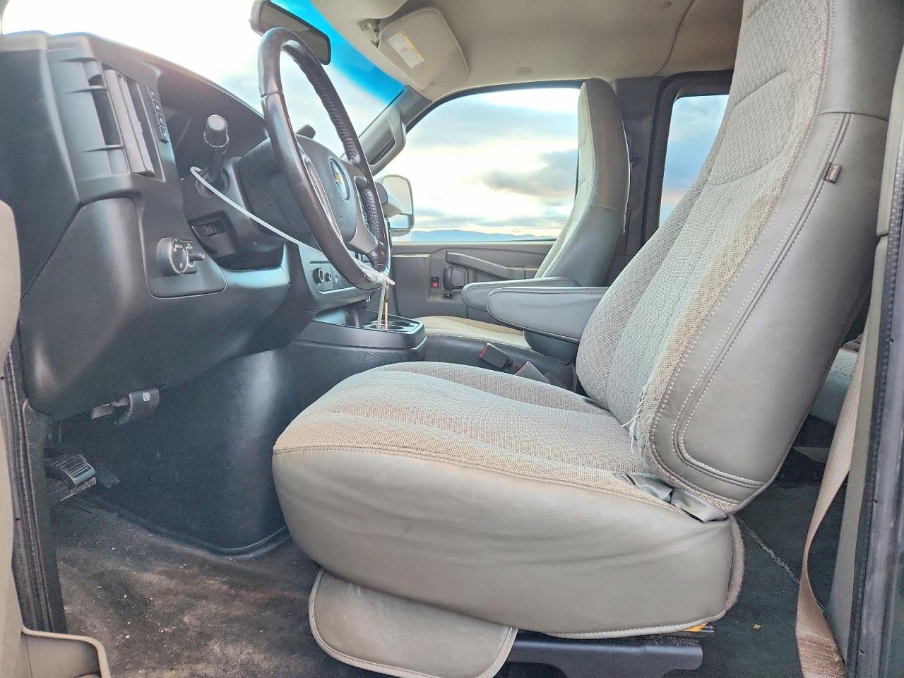 2017 Chevrolet Express VIN 1GAZGPFG0H1275320 photo 7