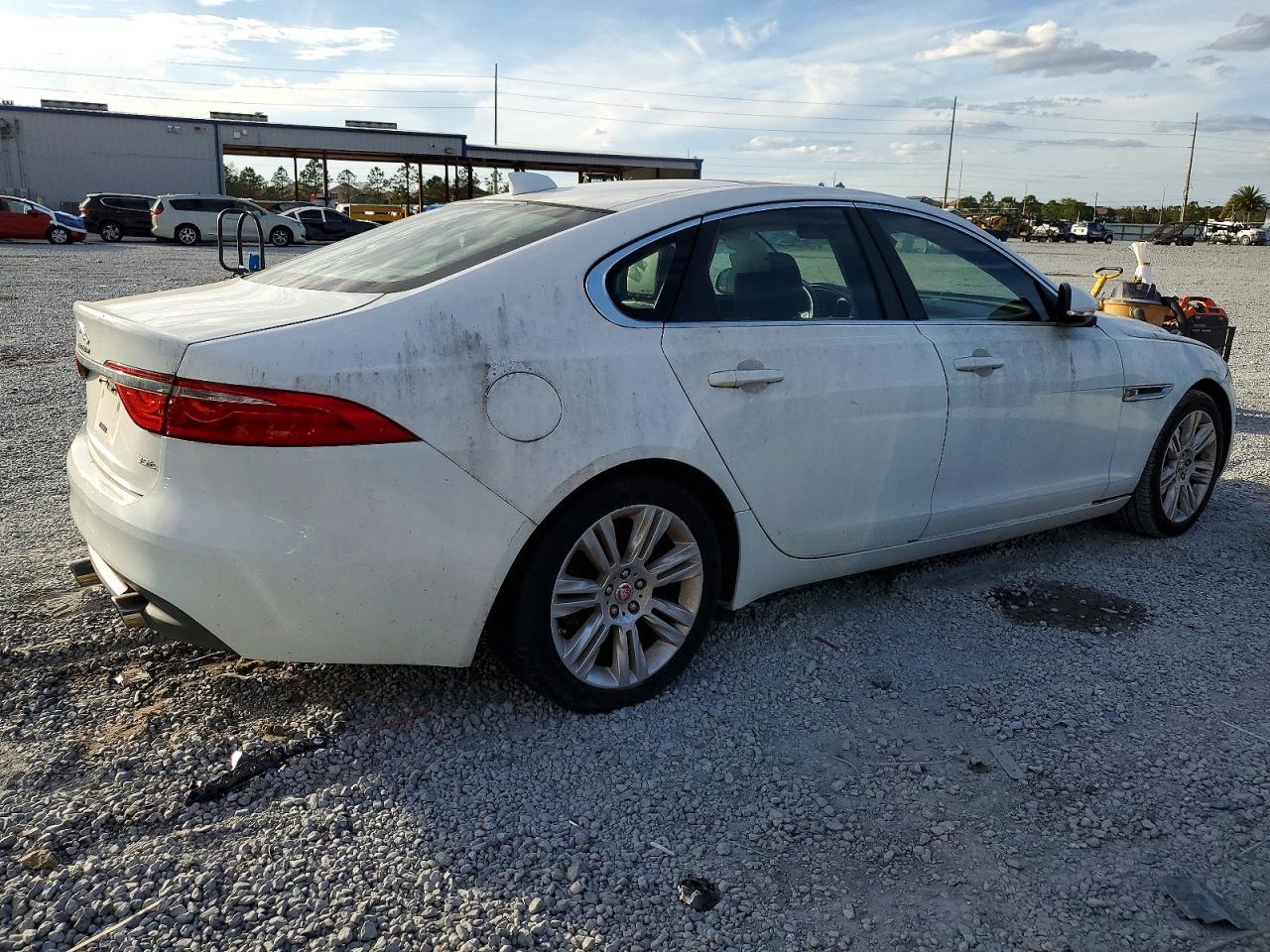2017 Jaguar Xf VIN SAJBR4BV0HCY46610 photo 3