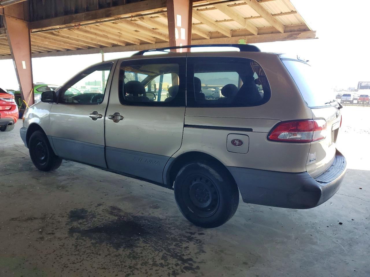 2003 Toyota All models VIN 4T3ZF13C83U543128 photo 2