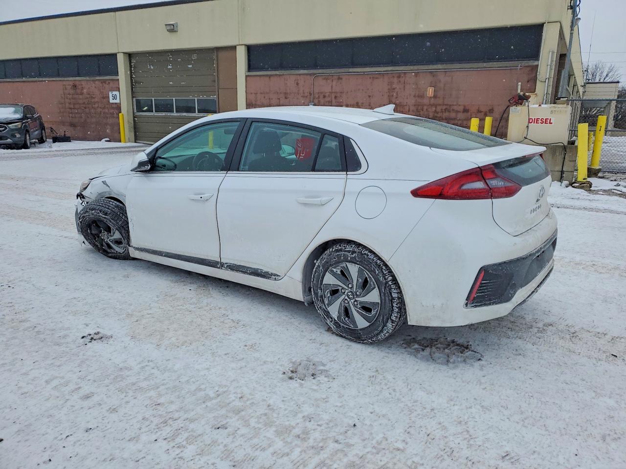 2018 Hyundai Ioniq VIN KMHC75LC8JU067379 photo 2