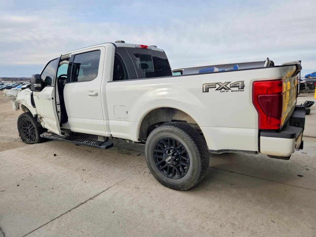 2021 Ford F350 VIN 1FT8W3BT5MED19946 photo 2