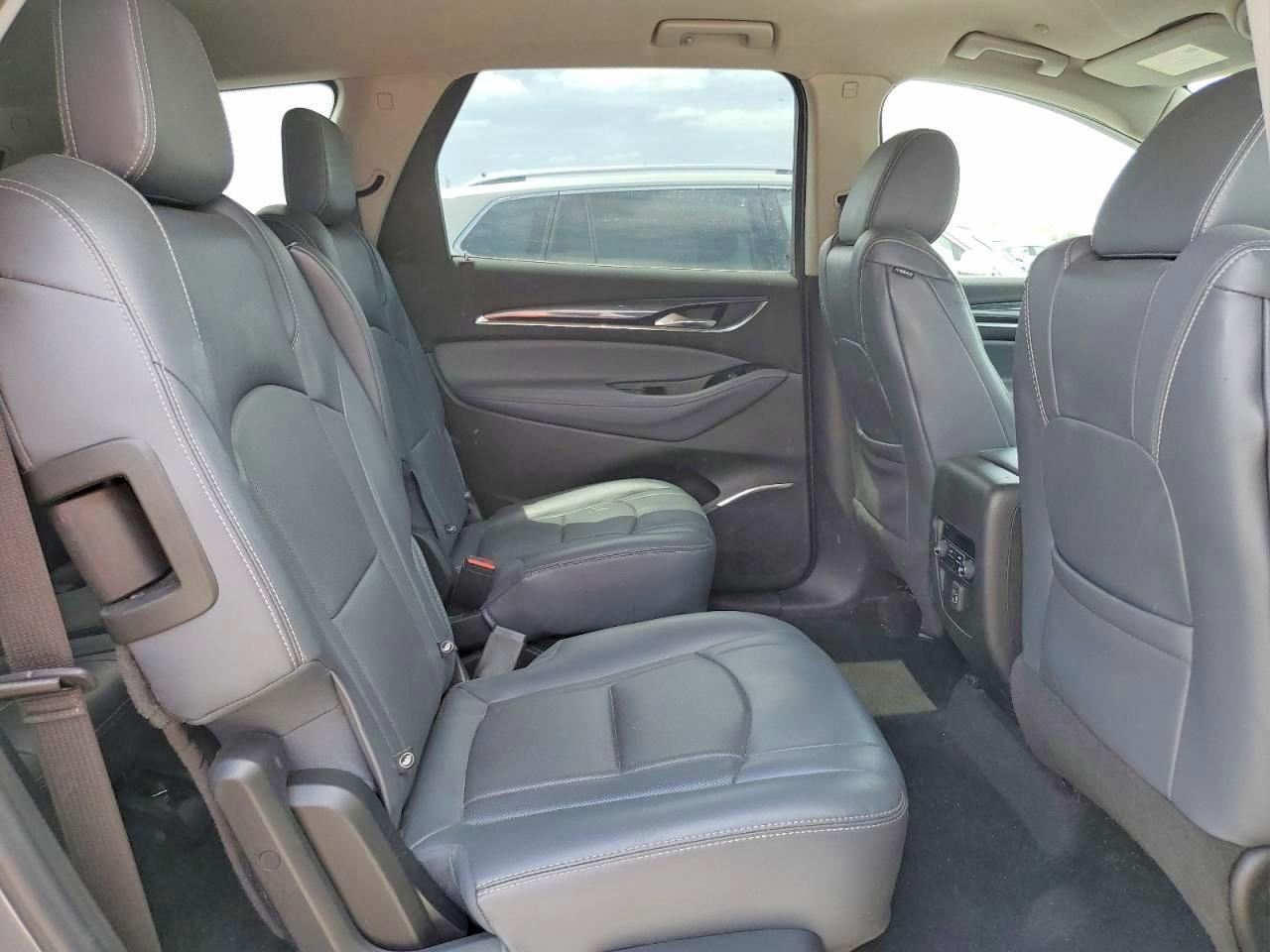 2018 Buick Enclave VIN 5GAERBKW4JJ212874 photo 11