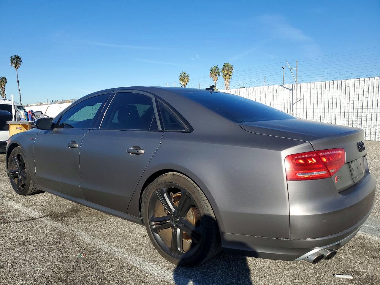 2013 Audi S8 VIN WAUD2AFD4DN007731 photo 2