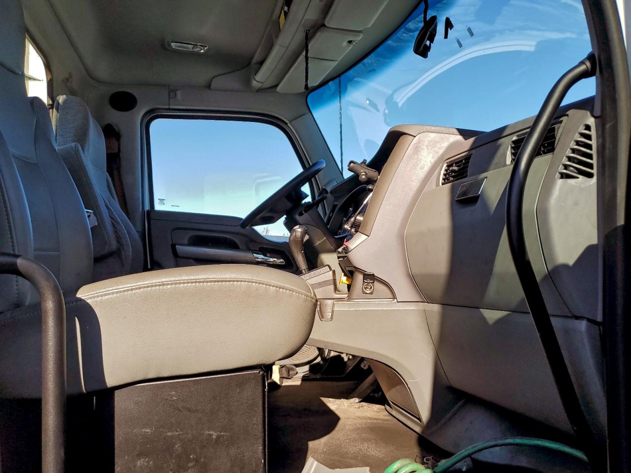 2014 KENWORTH All models VIN 1XKYA48X9EJ402999 photo 5