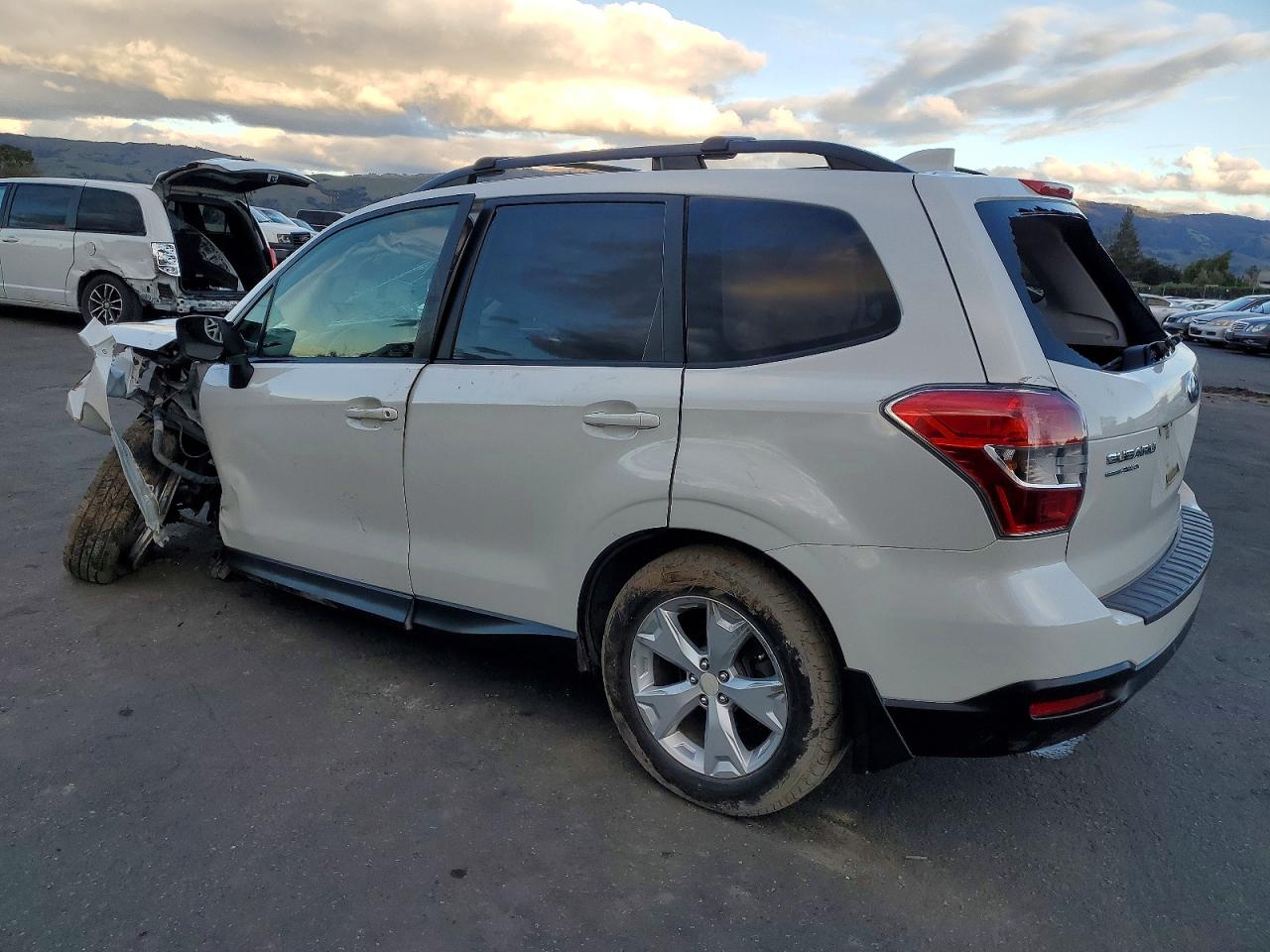 2016 Subaru Forester VIN JF2SJADC8GH431537 photo 2