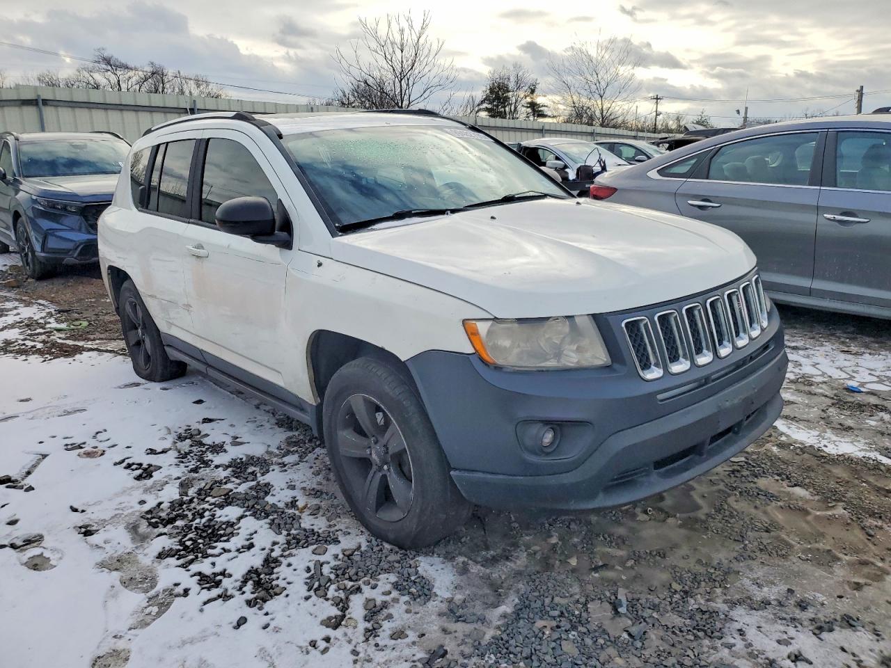 2011 JEEP Compass VIN 1J4NF1FB5BD259107 photo 4
