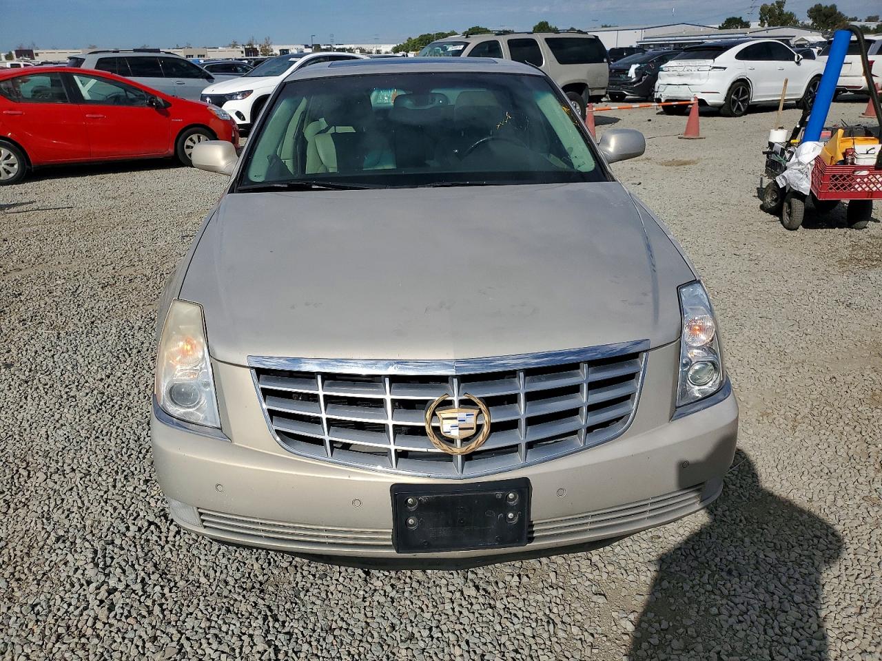 2008 Cadillac Dts VIN 1G6KD57Y28U201380 photo 5