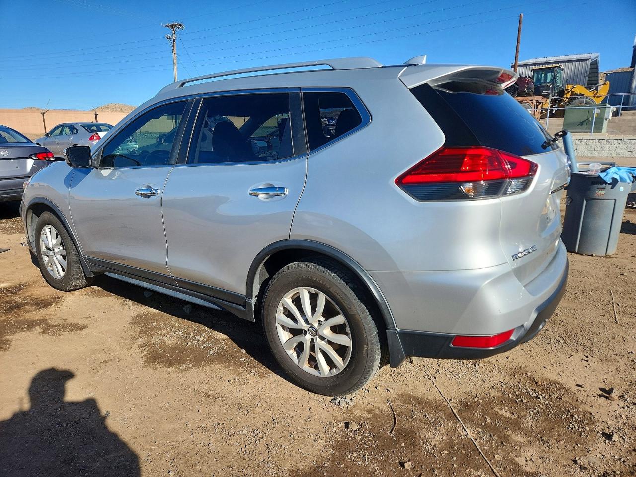 2017 Rogue VIN JN8AT2MT9HW391142 photo 2