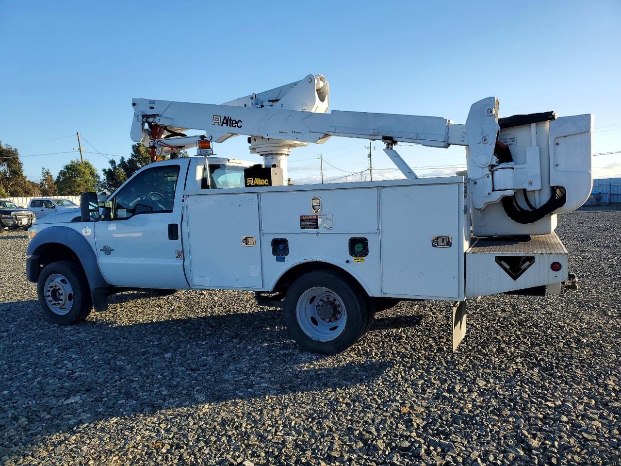 2011 Ford F550 VIN 1FDUF5HT7BEC17543 photo 2