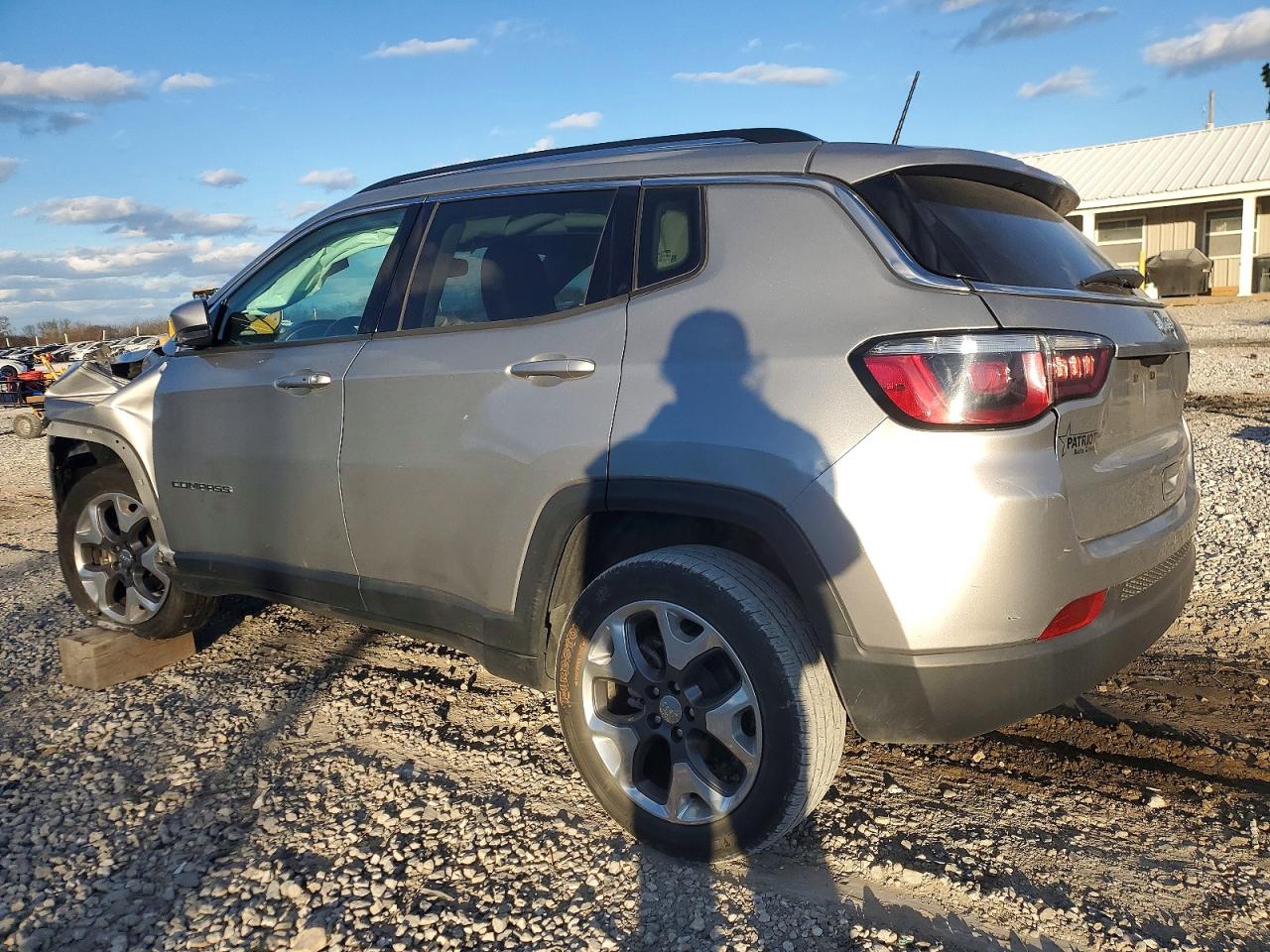 2020 Jeep Compass VIN 3C4NJCCB7LT122556 photo 2
