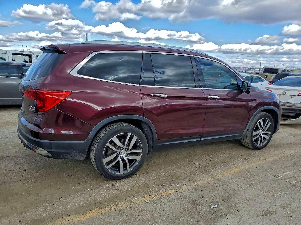 2017 Honda Pilot VIN 5FNYF6H93HB062612 photo 3