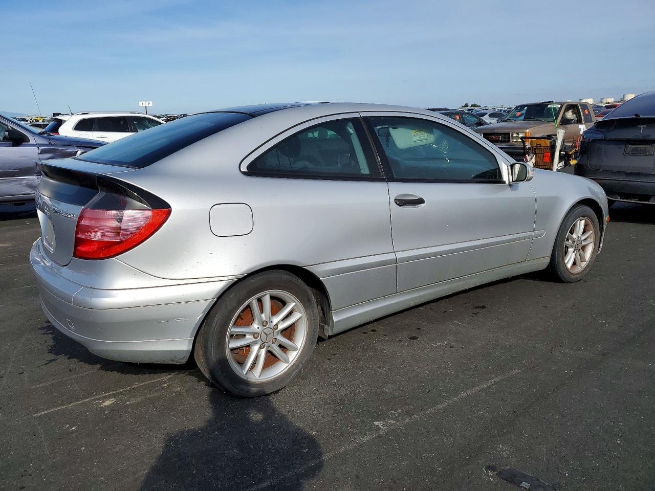 2002 Mercedes-Benz C class VIN WDBRN47JX2A356479 photo 3