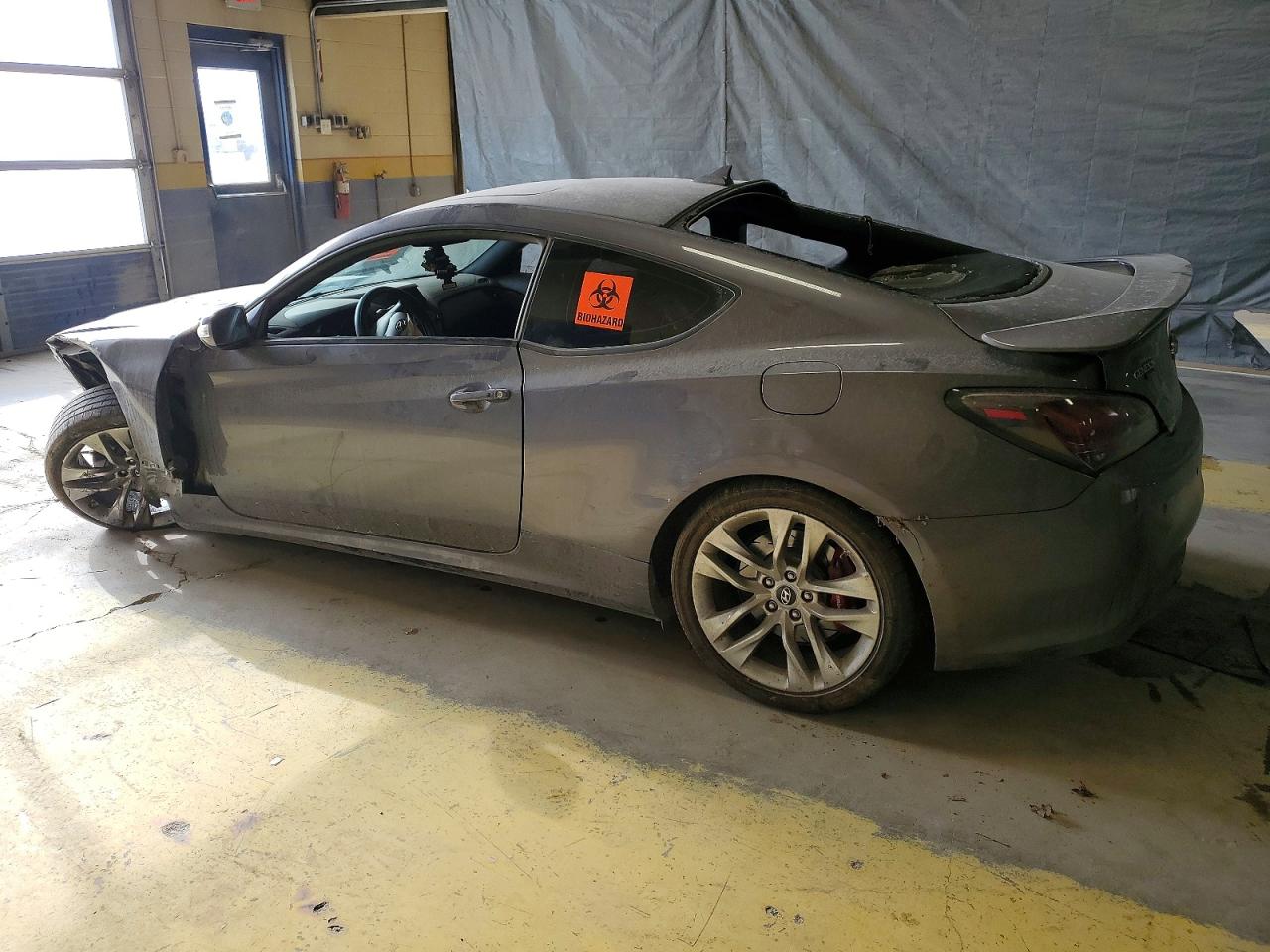 2015 Hyundai Genesis VIN KMHHU6KJ6FU130233 photo 2
