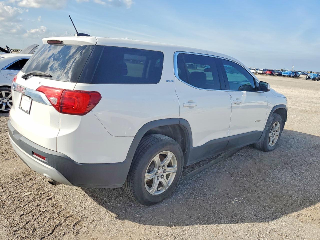 2018 GMC Acadia VIN 1GKKNKLA0JZ182200 photo 3