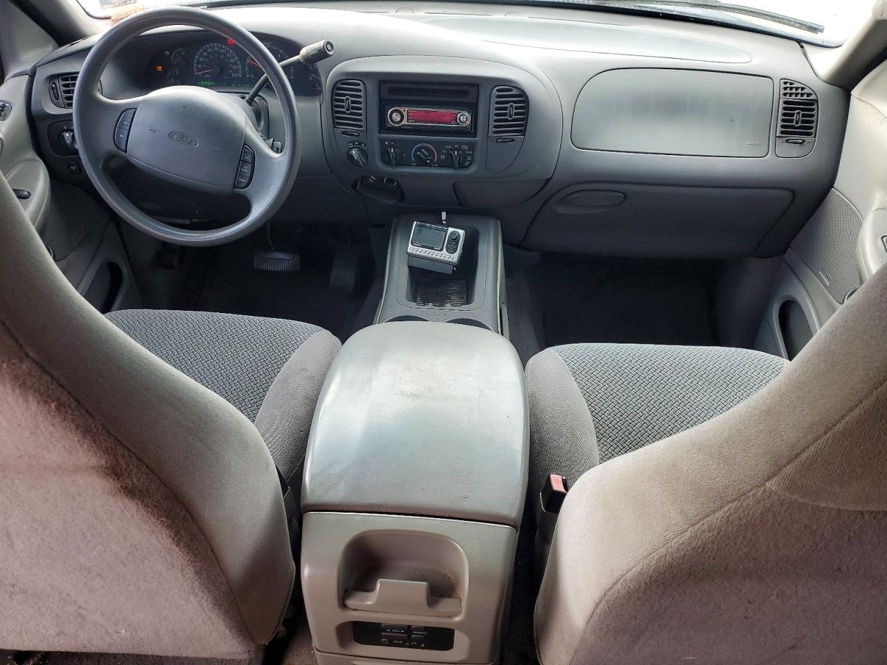2002 Ford Expedition VIN 1FMRU16W62LA91379 photo 8