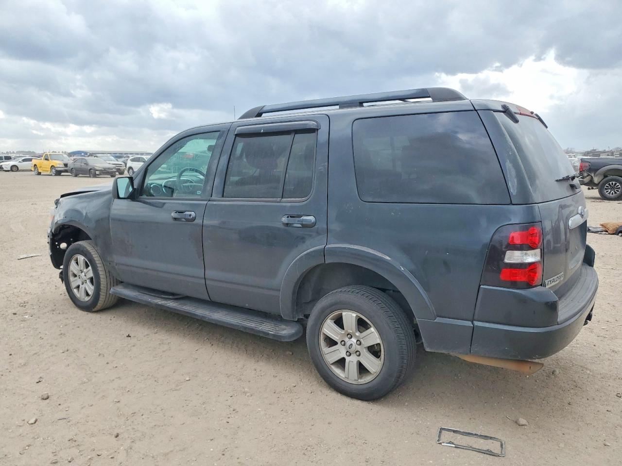 2009 Ford Explorer VIN 1FMEU63E29UA21017 photo 2