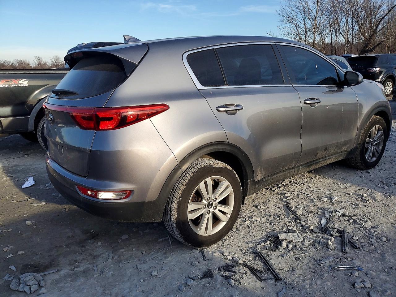 2017 Kia Sportage VIN KNDPM3AC0H7171976 photo 3