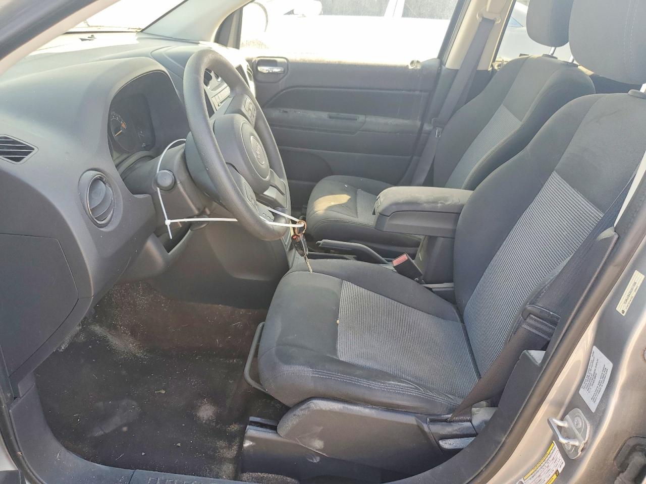 2016 Jeep Compass VIN 1C4NJCBA3GD611556 photo 7