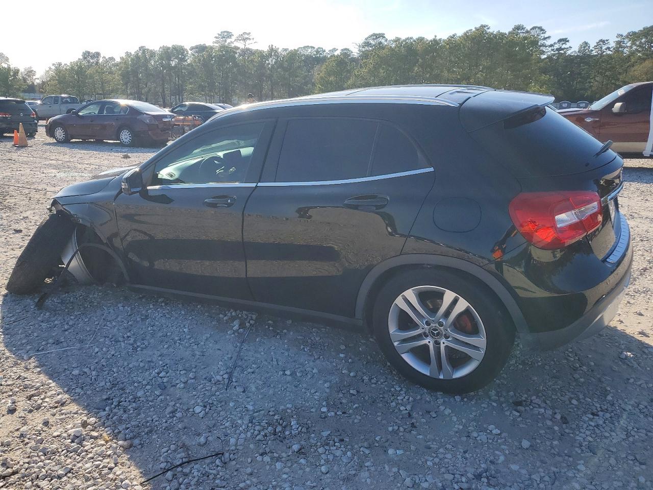 2018 Mercedes-Benz Gla VIN WDCTG4EB3JJ465517 photo 2